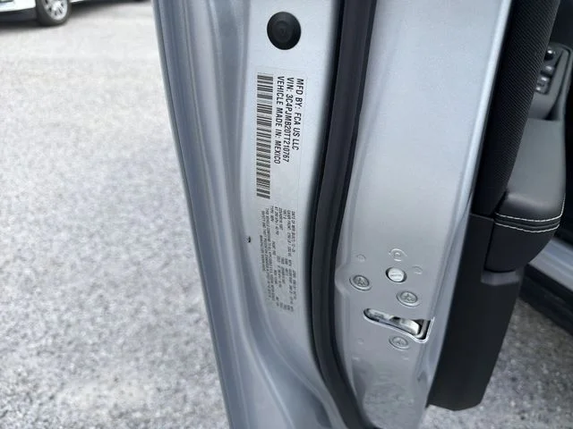 New 2026 Silver Zynith Clearcoat Jeep Laredo image 32