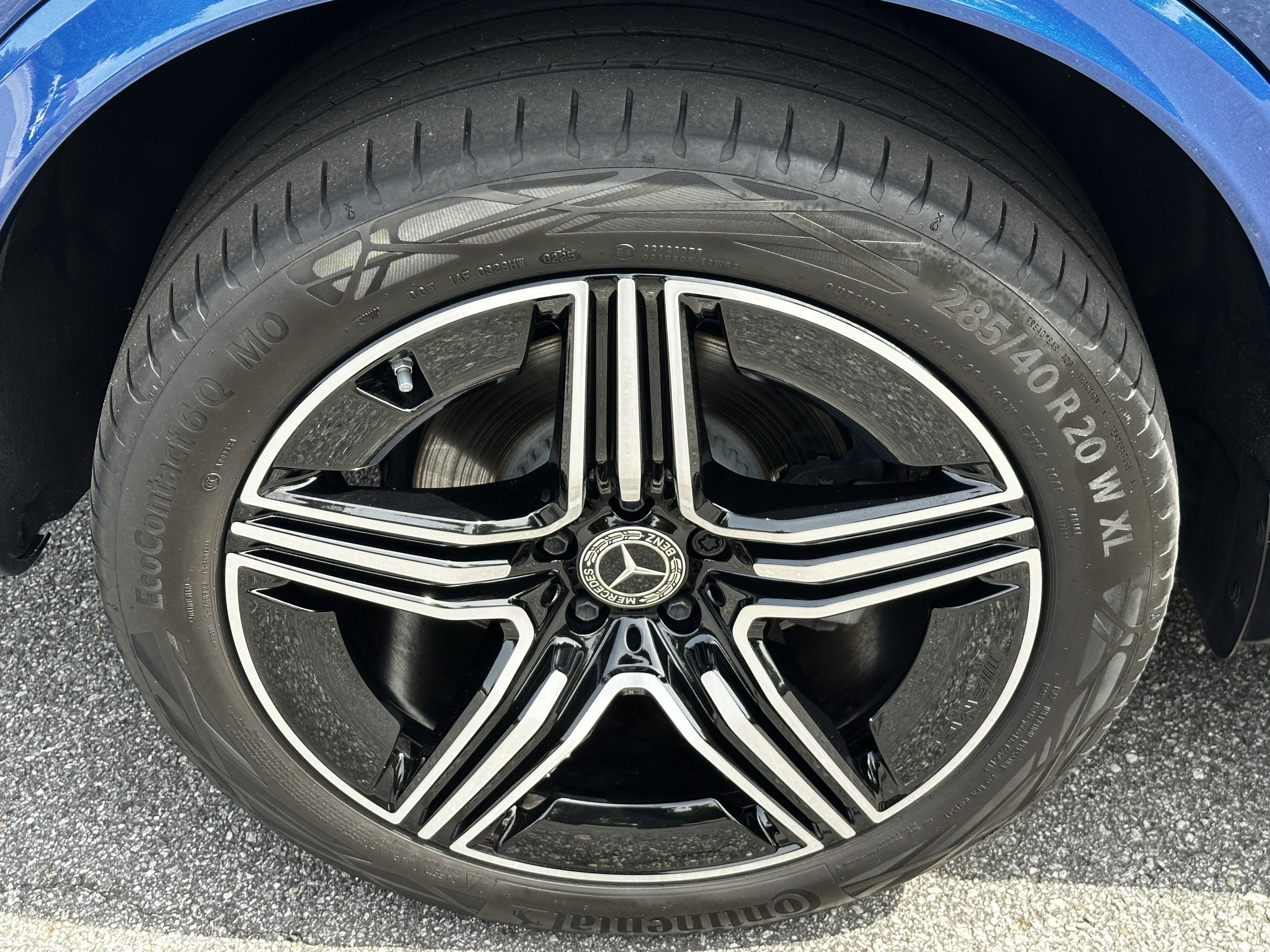 Certified Used 2025 Blue Mercedes-Benz GLC 300 image 20