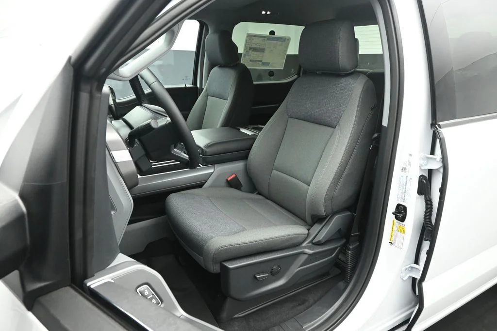 New 2026 Oxford White Ford XLT image 8