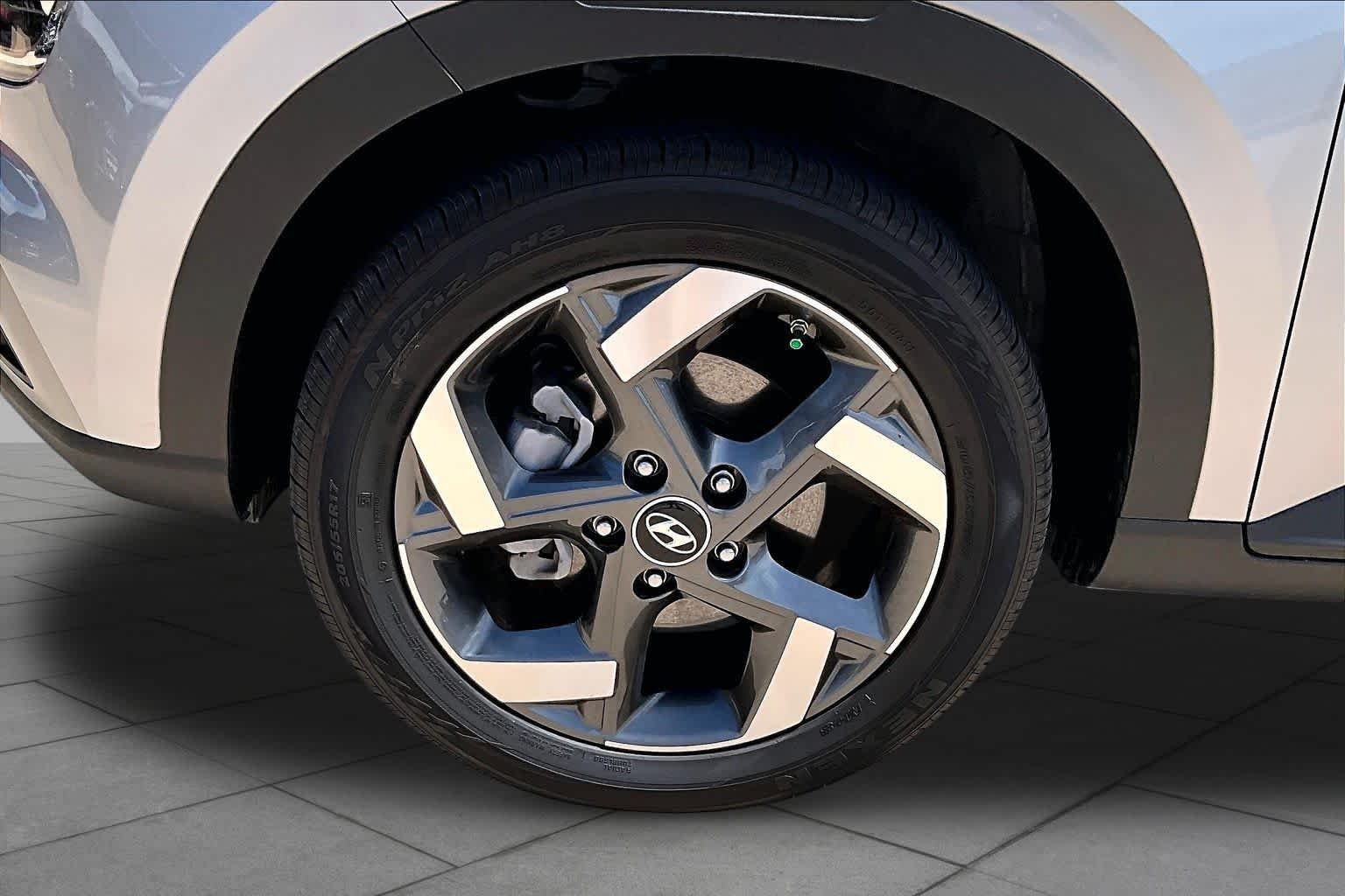 Used 2026 Shimmering Silver Hyundai SEL image 8