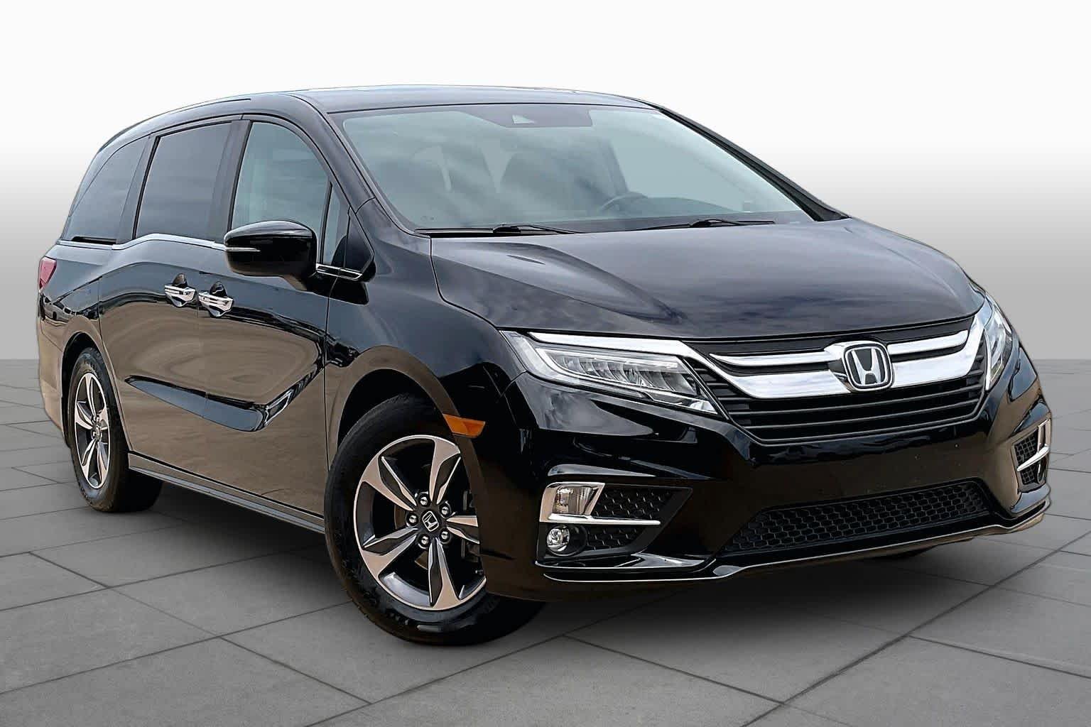 Used 2018 Crystal Black Pearl Honda Touring image 3