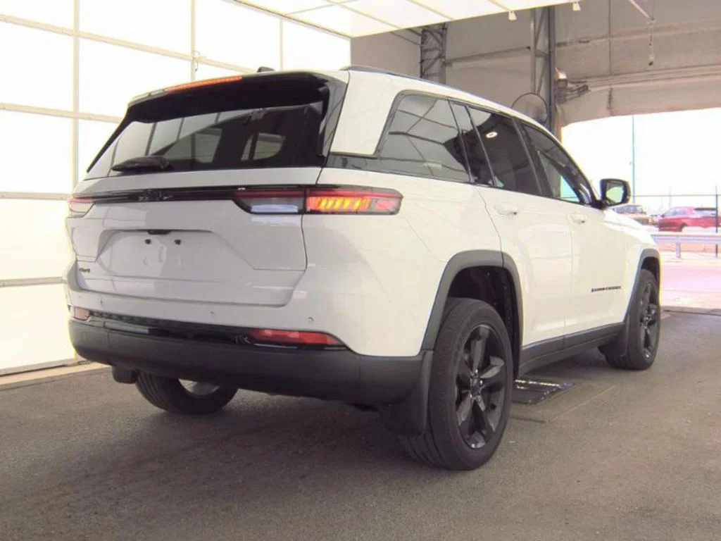 Used 2023 Bright White Clearcoat Jeep Altitude X image 4