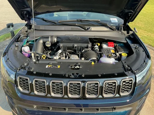 New 2026 Fathom Blue Pearl-Coat Exterior Paint Jeep Latitude image 30