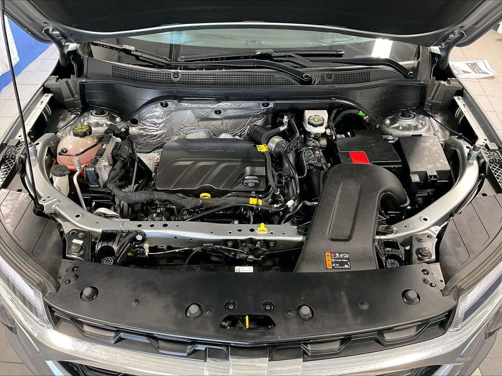 Used 2025 Gray Chevrolet LT image 30
