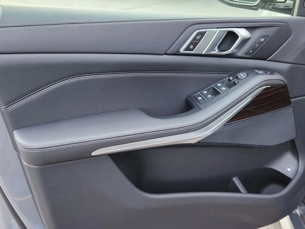 Used 2026 Skyscraper Grey Metallic BMW xDrive50e image 8