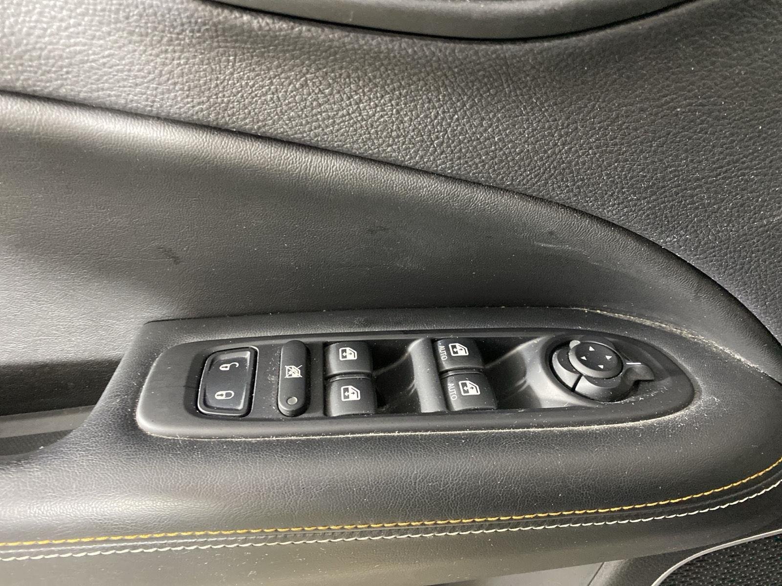 Used 2021 Jazz Blue Pearlcoat Jeep Latitude image 11