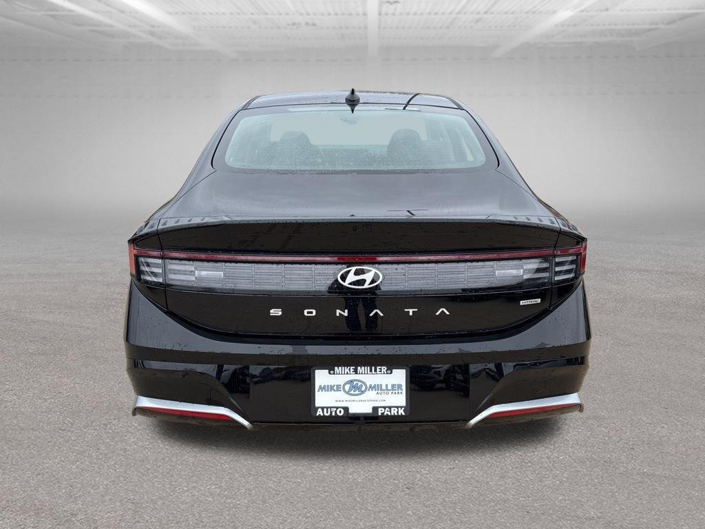 New 2026 Abyss Black Hyundai SEL Sport image 4