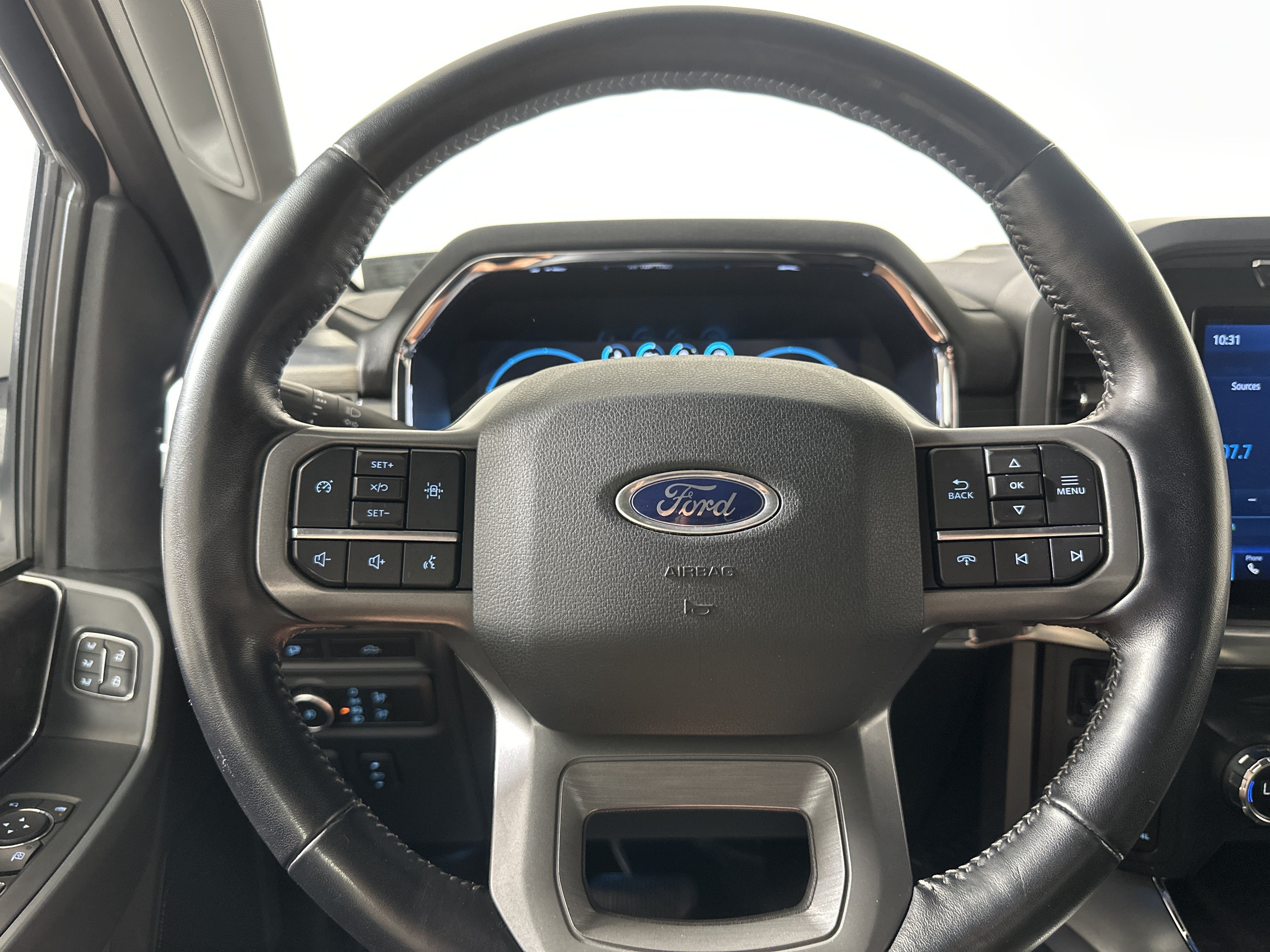 Used 2021  Ford  image 12