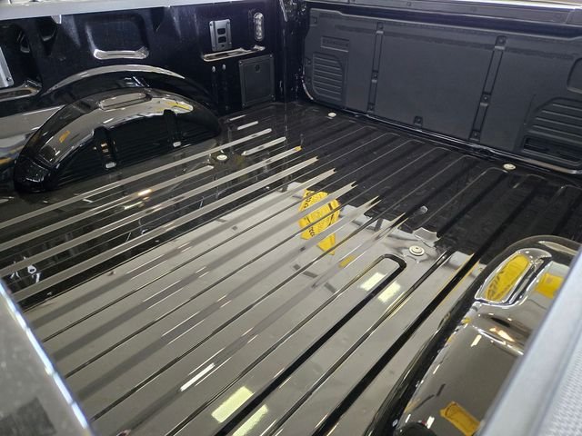 New 2025 Agate Black Metallic Ford XLT image 4