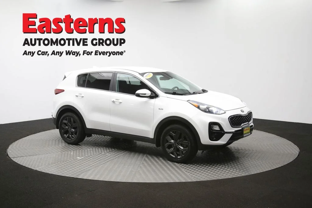 Used 2022 White Kia LX image 46