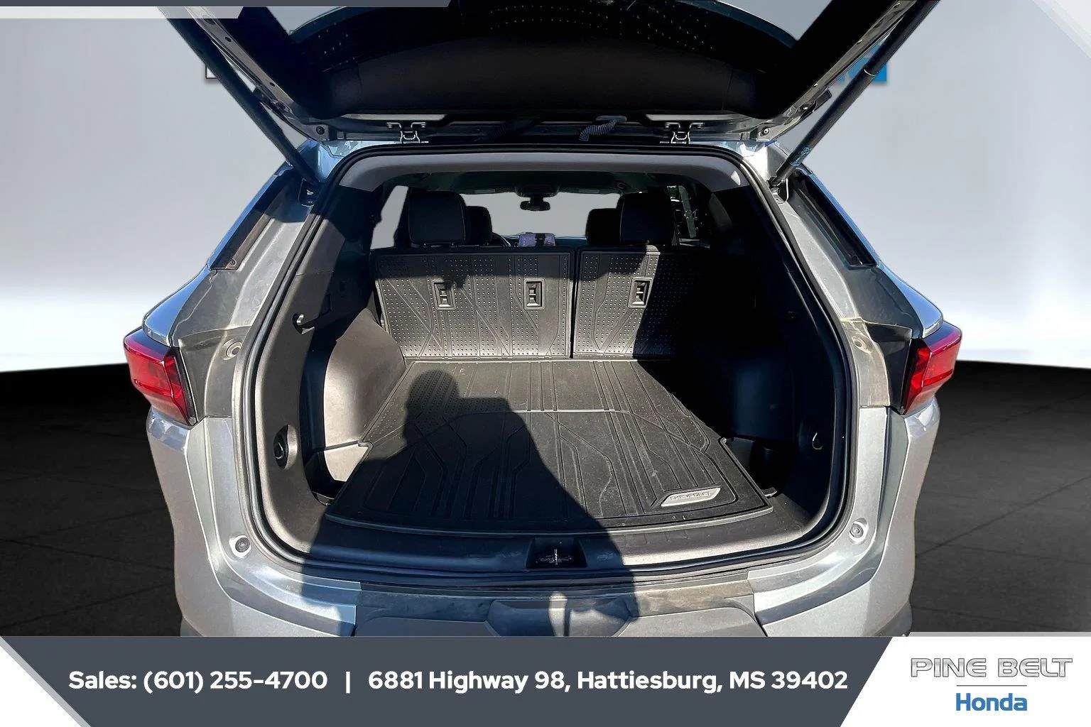 Used 2024 Sterling Gray Metallic Chevrolet LT image 21