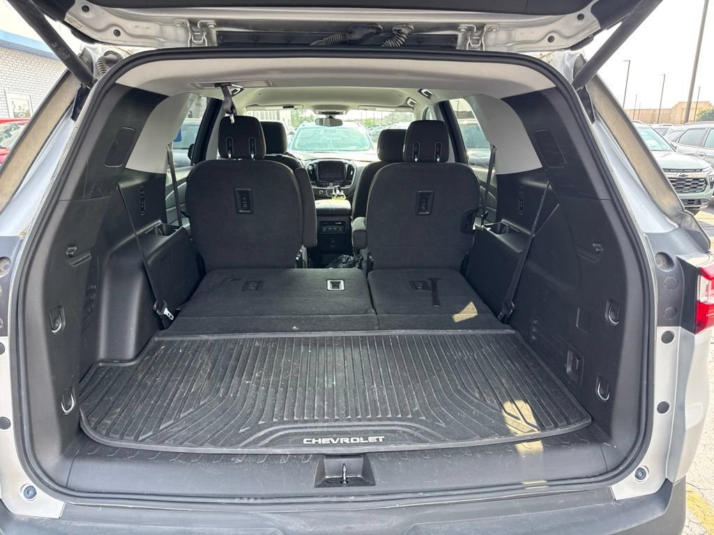 Used 2018 SILVER ICE METALLIC Chevrolet LT Cloth image 5