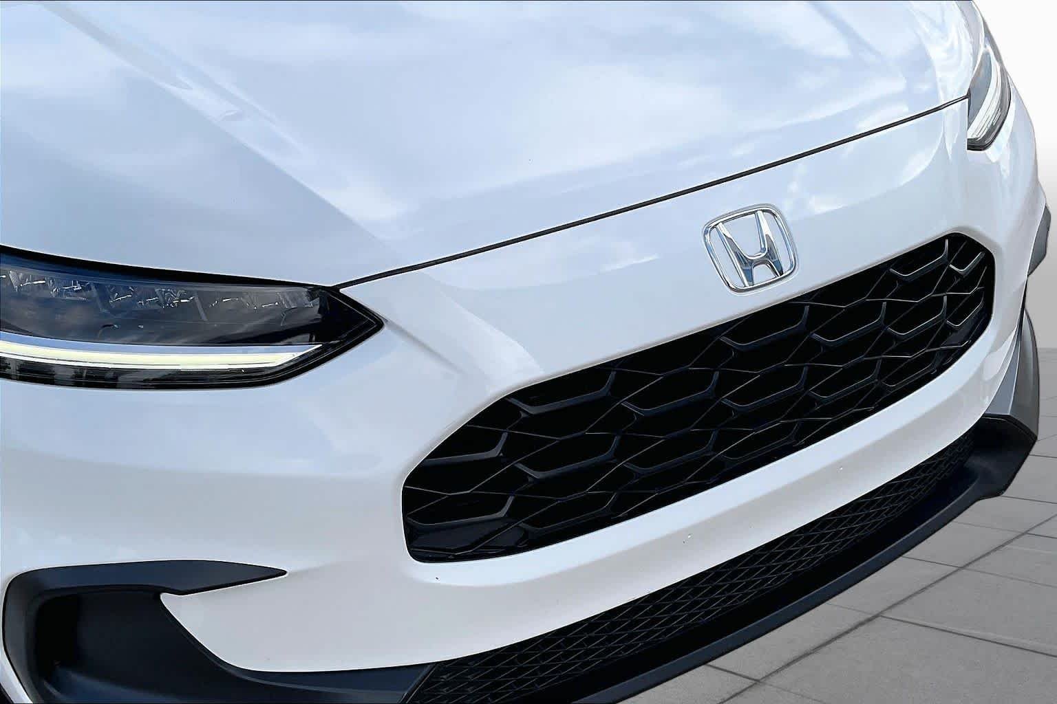 Used 2023 Platinum White Pearl Honda LX image 29