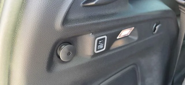 New 2026 White/off-white Jeep Limited image 38
