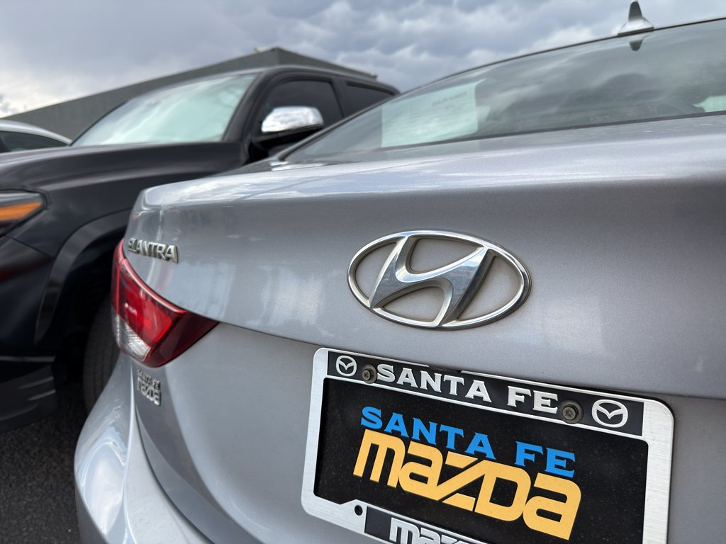 Used 2015 Shale Gray Metallic Hyundai SE image 29