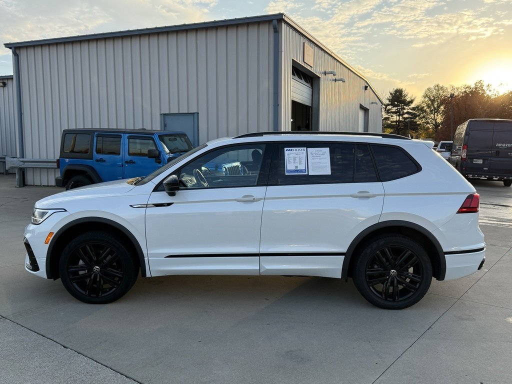 2022 Volkswagen Tiguan SE R-Line Black photo 3