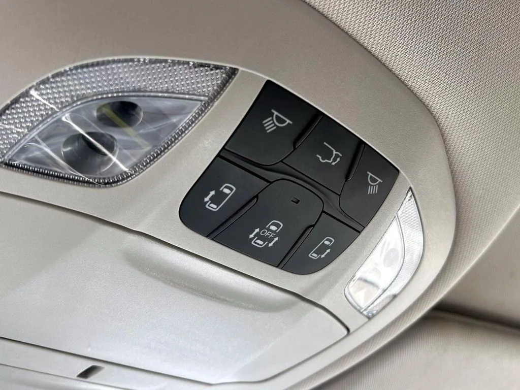 Used 2022 White Chrysler Touring L image 34