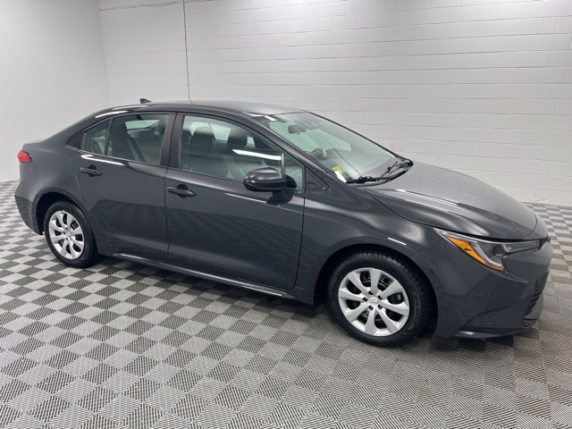 Used 2023  Toyota LE image 4