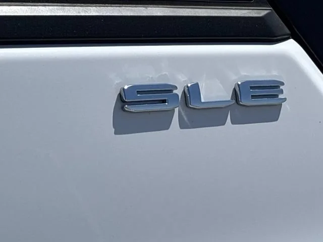 Used 2023 Summit White GMC SLE image 11