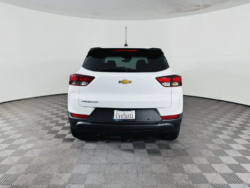 Used 2026 Summit White Chevrolet LS image 22