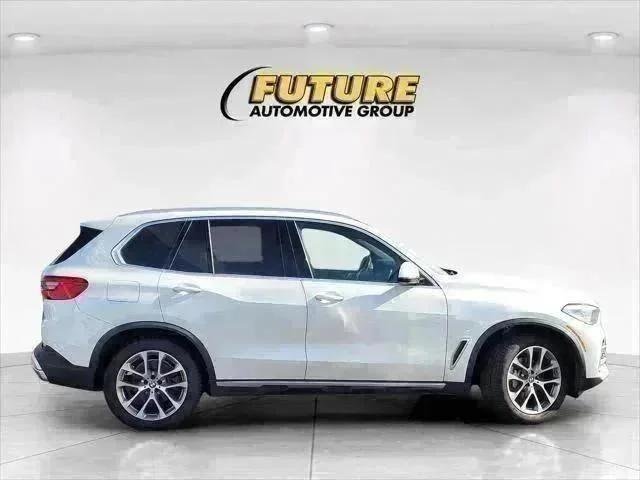 Certified Used 2019 White BMW xDrive40i image 9