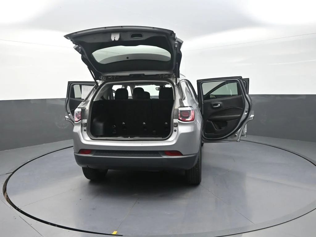 Used 2018 Silver Jeep Sport image 34