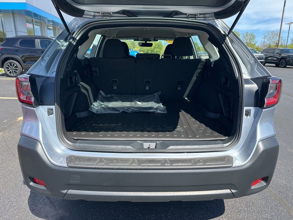 Used 2024 Silver Subaru  image 9