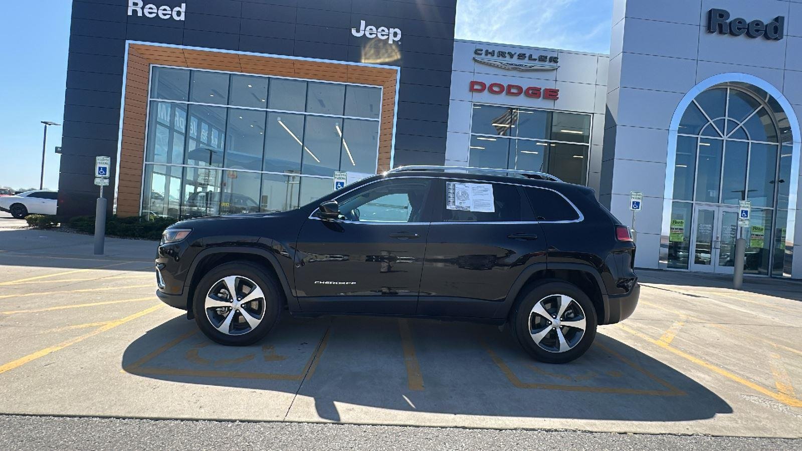 Used 2020 Jeep Cherokee Limited with VIN 1C4PJMDXXLD621723 for sale in Kansas City