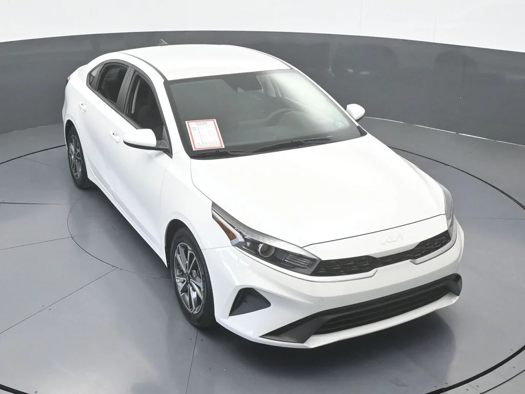 Used 2023 Snow White Pearl Kia LXS image 47