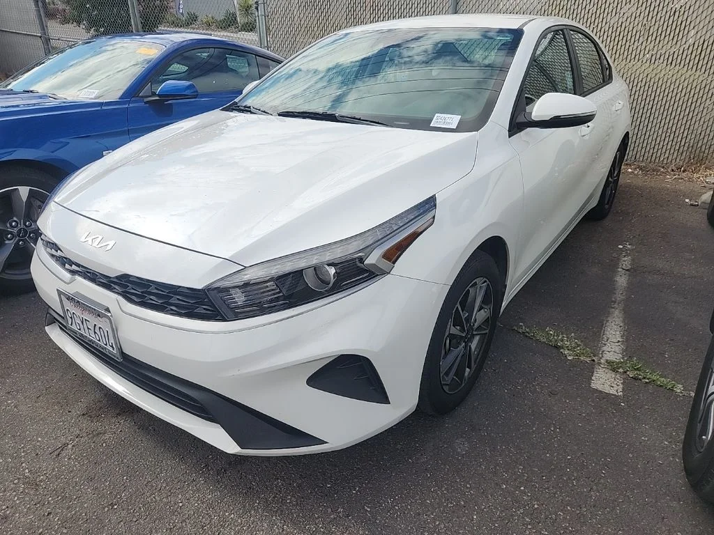 Used 2023 White Kia LXS image 3