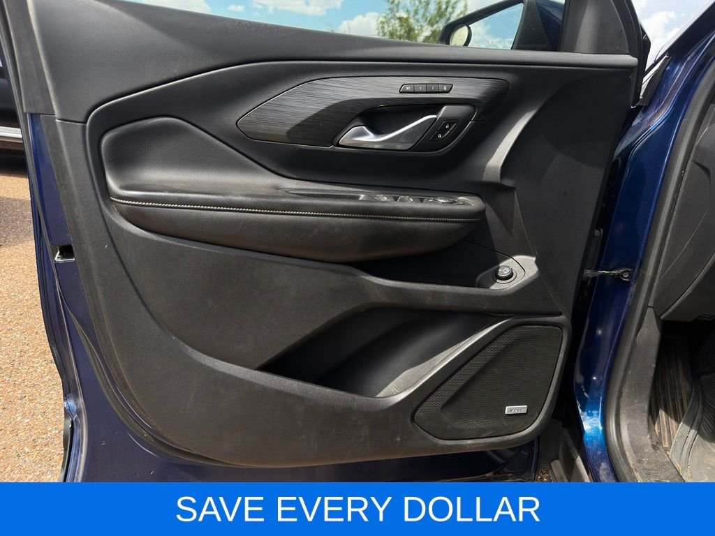 Used 2022  GMC SLT image 6