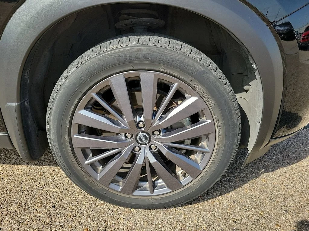 Used 2022  Nissan SL image 14