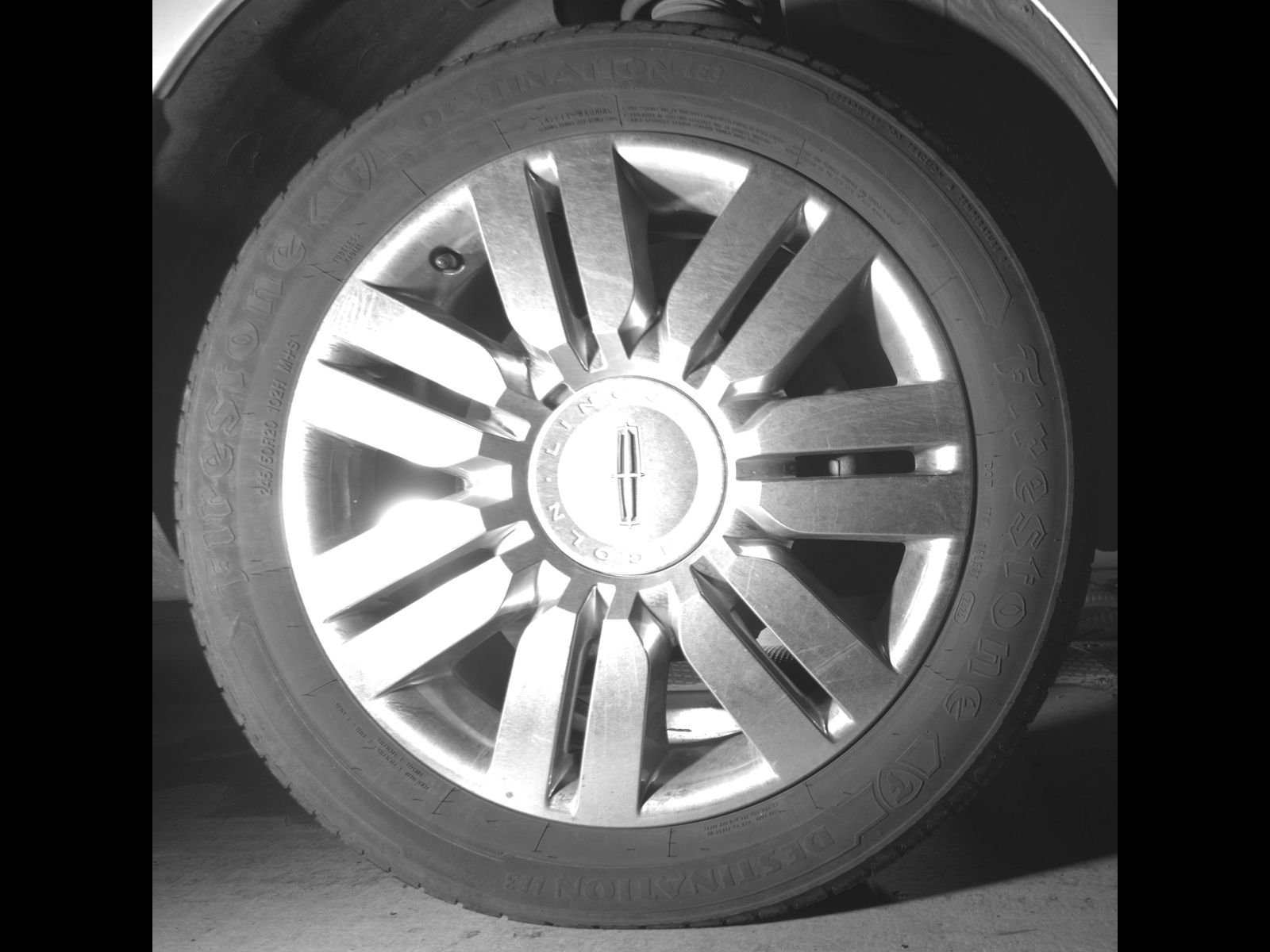 Used 2010 White Platinum Metallic Tri-Coat Lincoln Base image 9