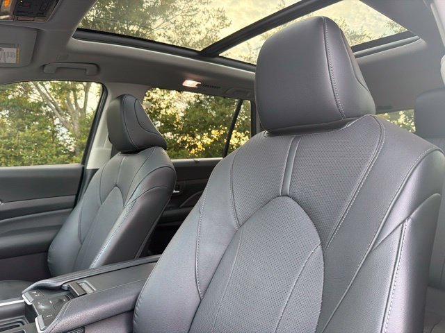 Used 2024  Toyota Limited image 13
