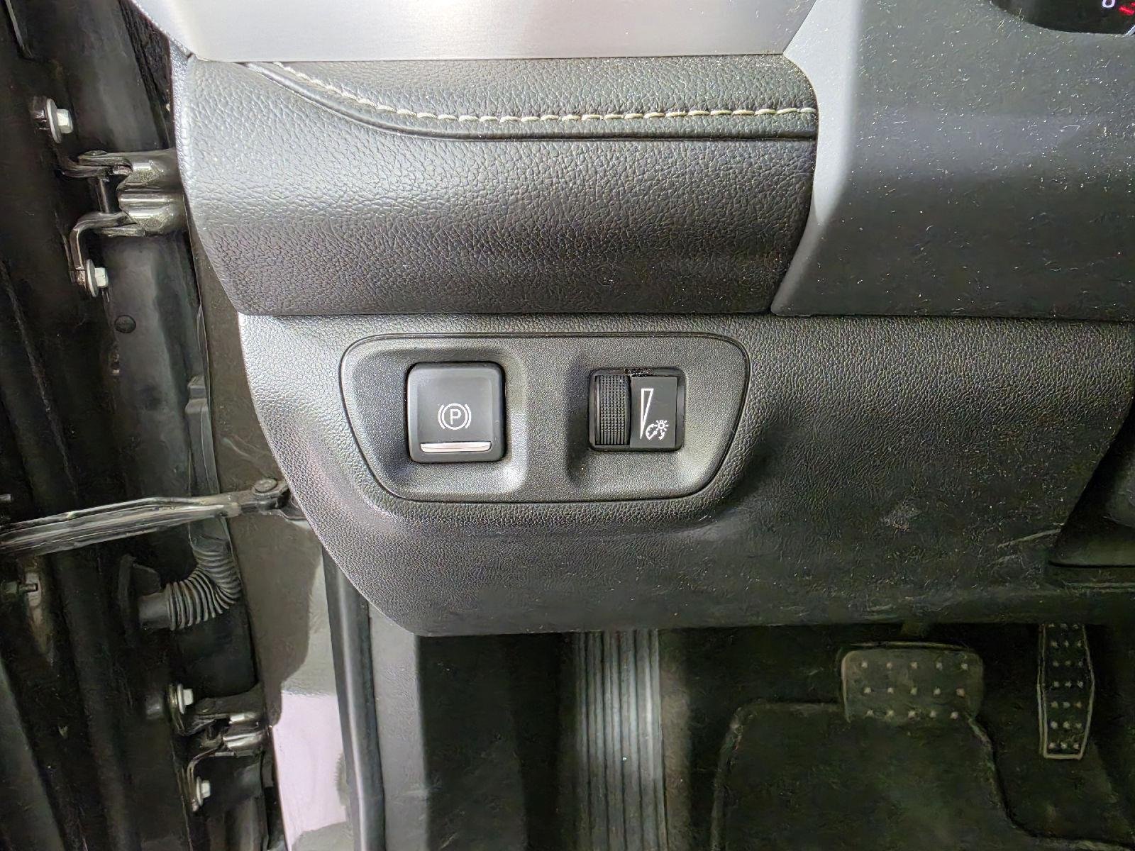 Used 2020 Smokey Quartz Metallic GMC SLE image 16