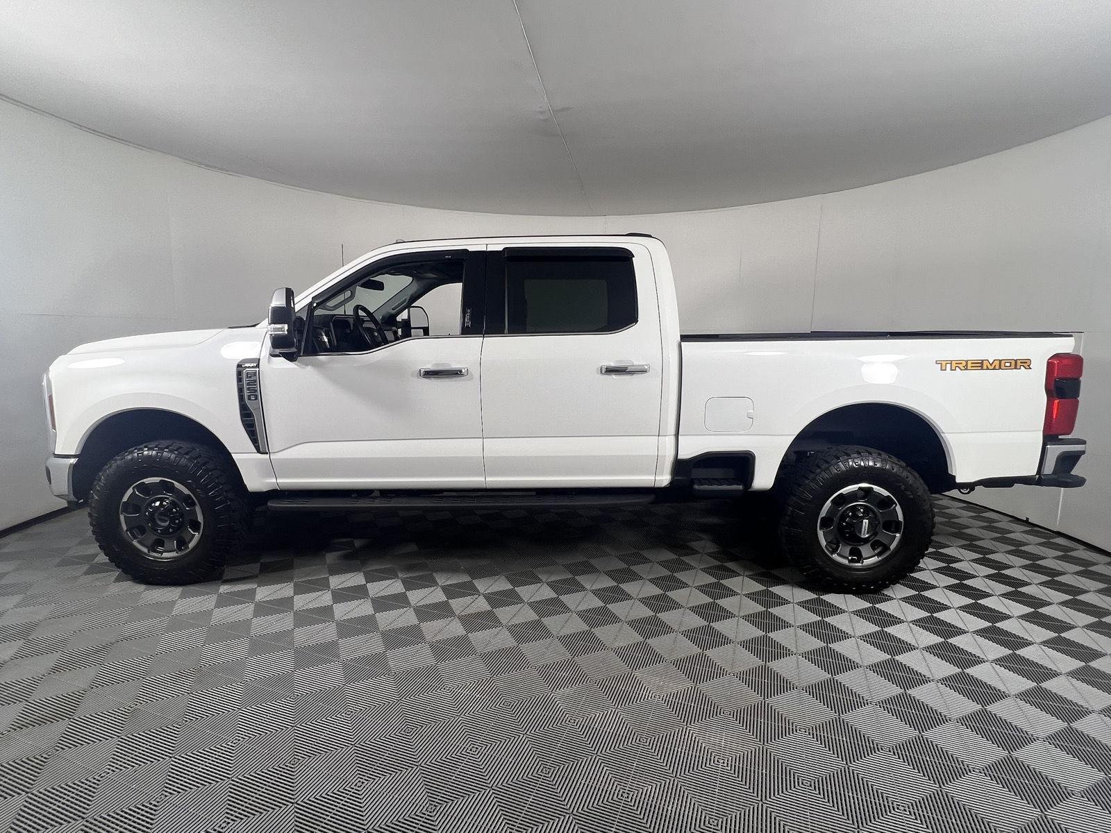 Used 2024 Star White Metallic Tri-Coat Ford LARIAT image 8