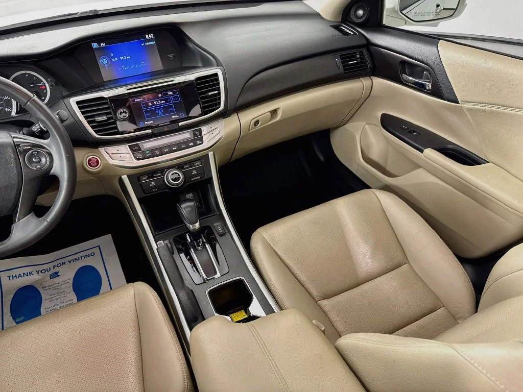 Used 2015 White Honda EX-L image 29