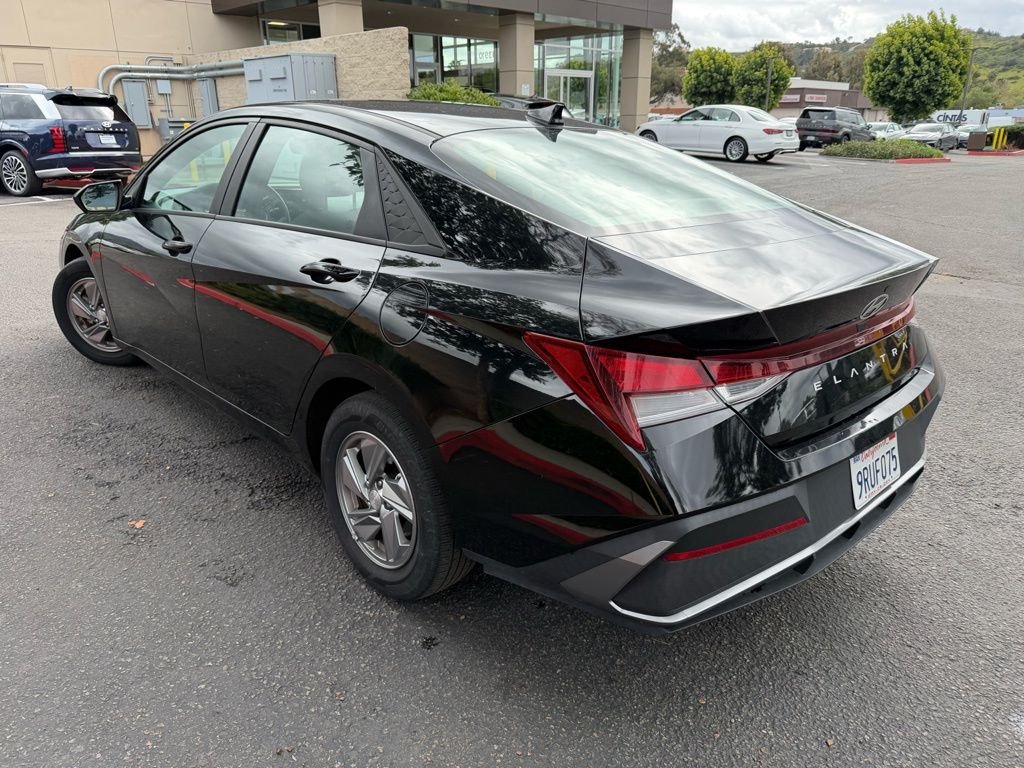 Used 2024 Black Hyundai SE image 7