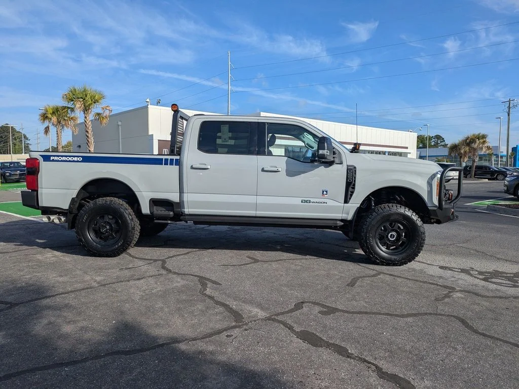 New 2026 Avalanche Ford Lariat image 3
