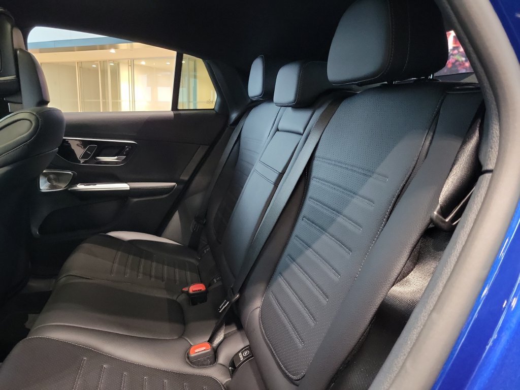 New 2027 Starling Blue Metallic Mercedes-Benz GLC 300 image 10