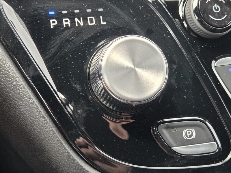 New 2027 Hydro Blue Pearl-Coat Exterior Paint Chrysler SELECT FWD image 29