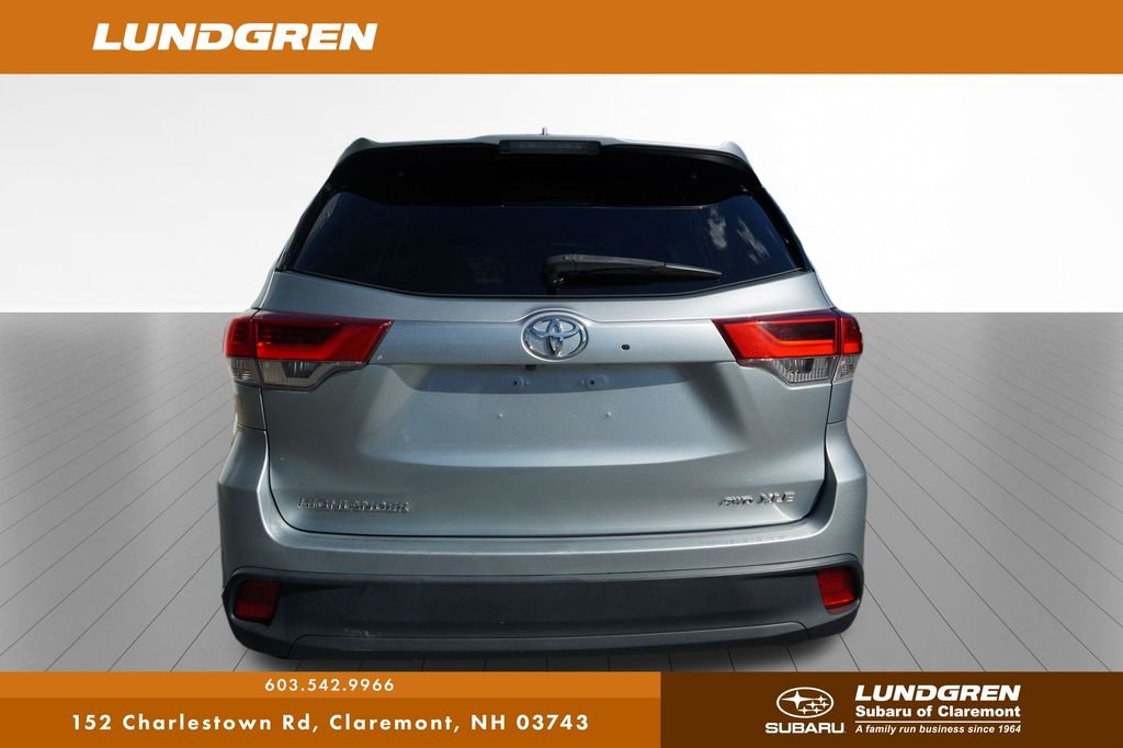 Used 2018 Silver Toyota XLE image 41