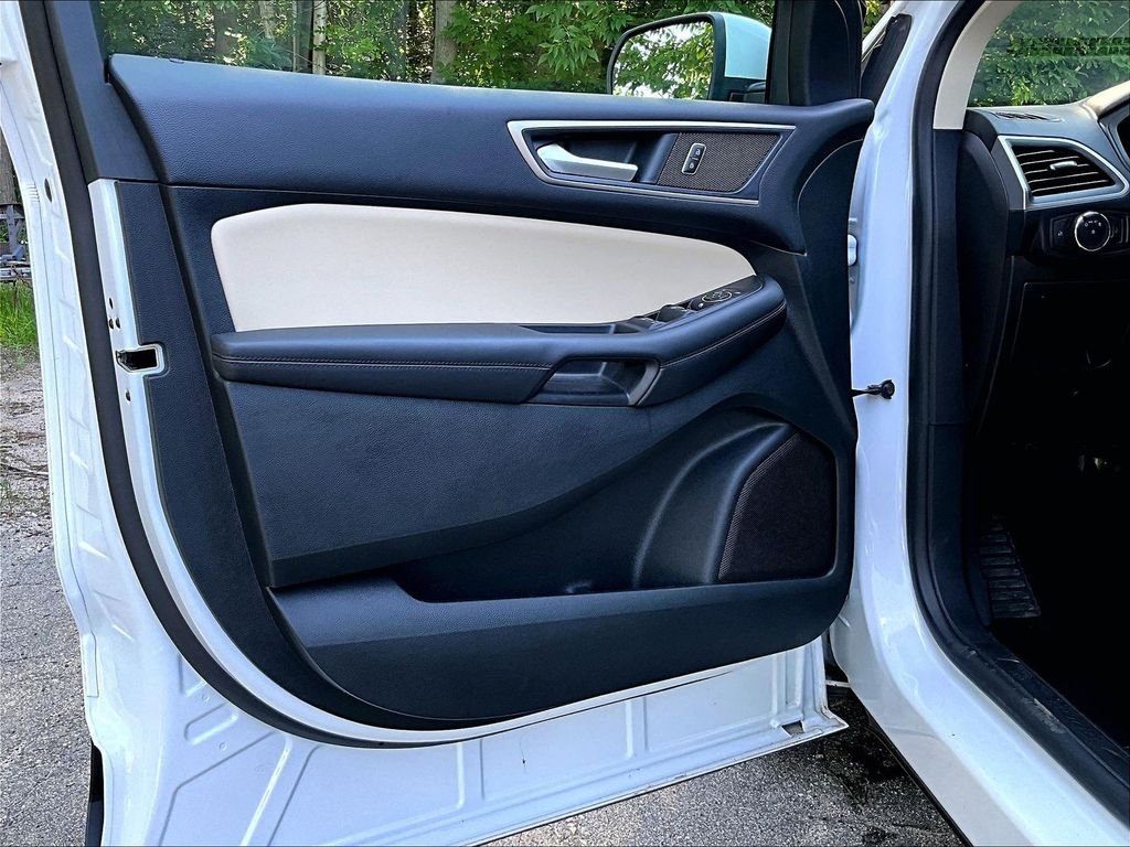 Used 2022 White Ford SEL image 9