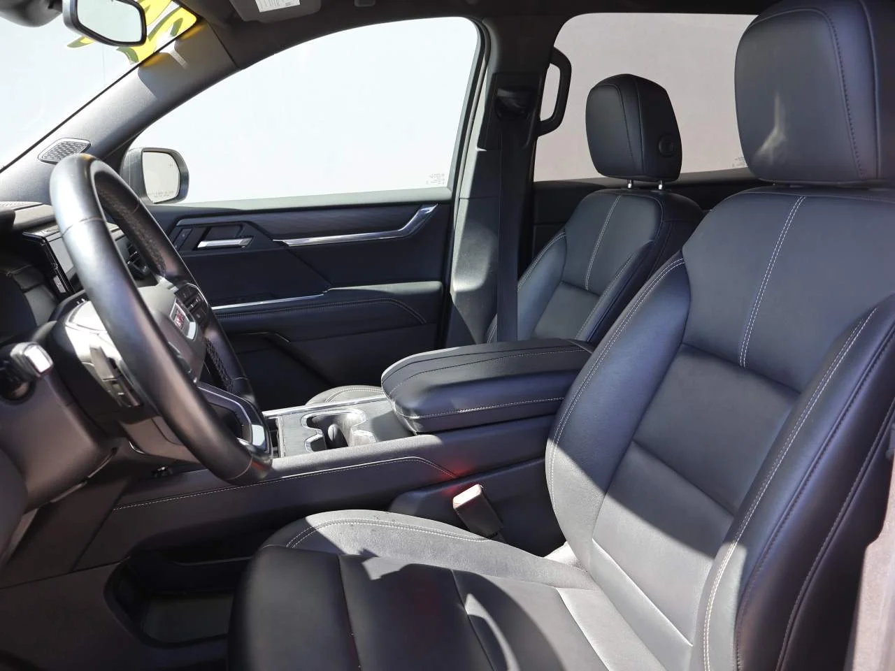 Used 2024 White Frost Tricoat GMC Elevation image 9