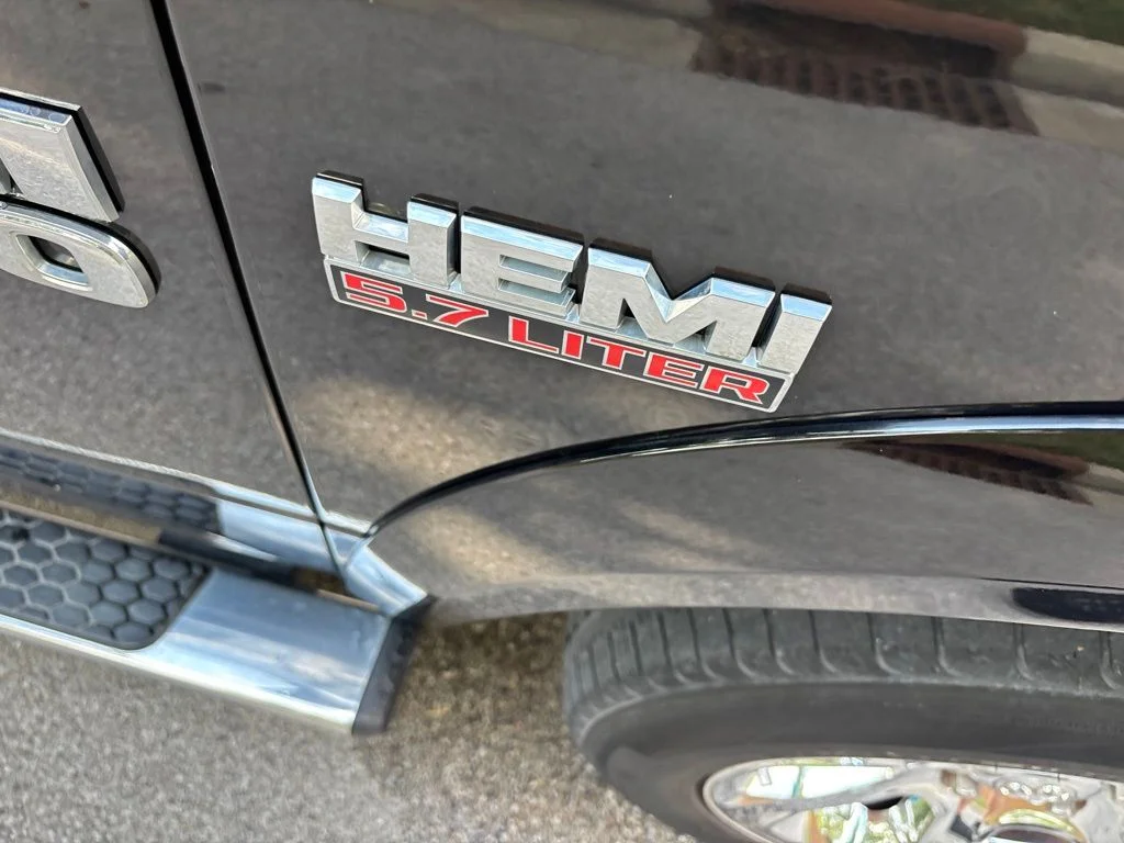 Used 2016 Brilliant Black Crystal Pearlcoat Ram Laramie image 43