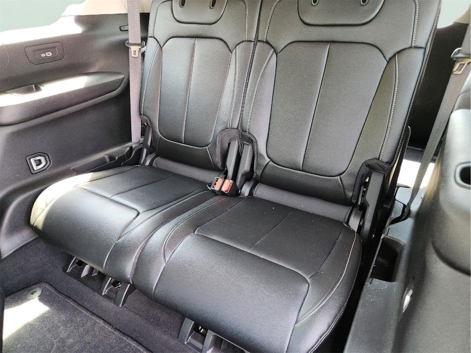 Used 2023 Baltic Gray Metallic Clearcoat Jeep Limited image 30