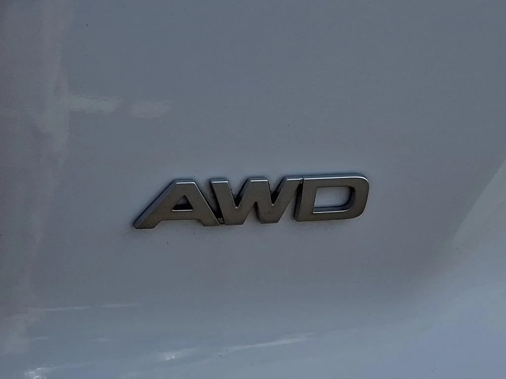 Used 2022 White Kia X-Line EX image 32