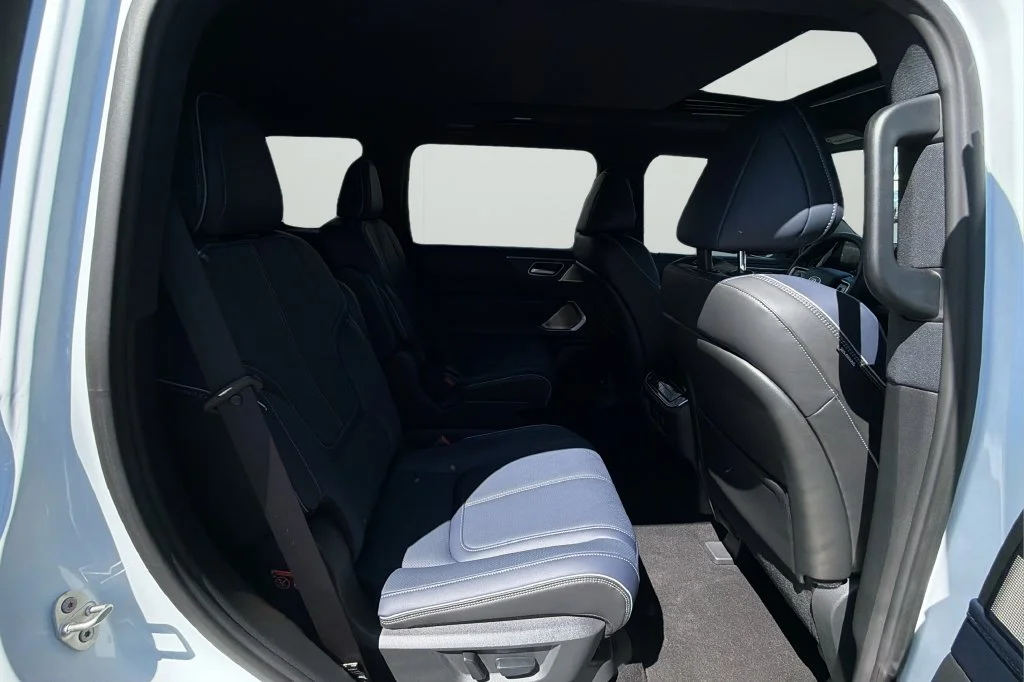 New 2027 2T RADIANT WHIT INFINITI Sport 4WD image 12