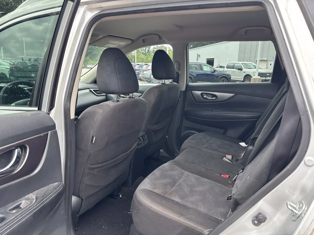 Used 2016 Silver Nissan SV image 5