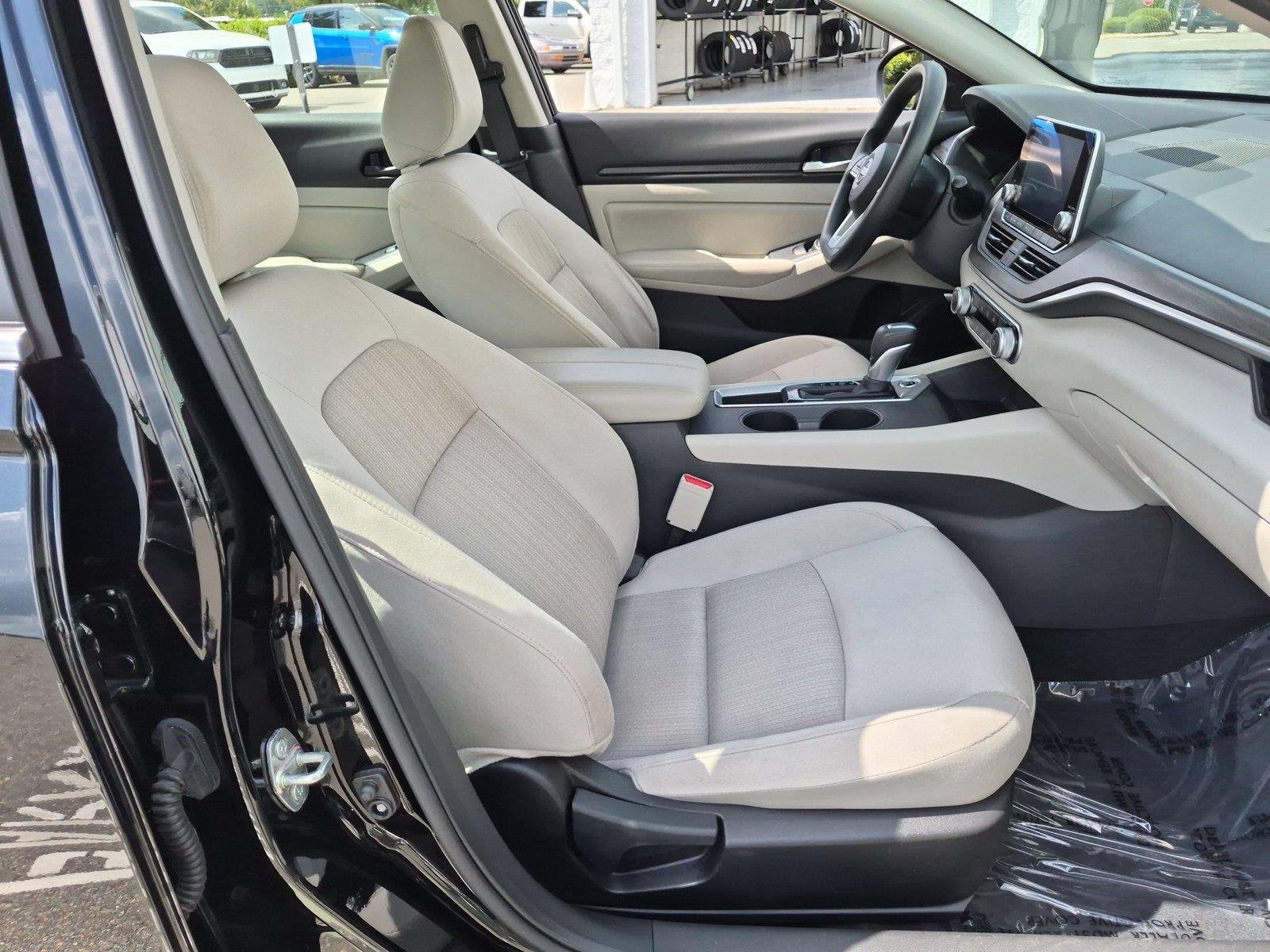 Used 2025 Super Black Nissan SV image 34